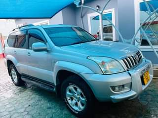A picture of Toyota Prado diamond 120 bei ml 30 Spacio cc 1490