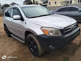 A picture of Sharp 08 Rav4 with a very sharp V6 engine and