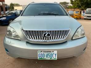 A picture of Tok standard Lexus Rx330 2005 model registered Excellent engine and