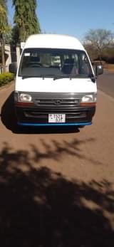 A picture of Toyota hiace 5L Gary imenyokaa manual transmission aina kipengele Gary