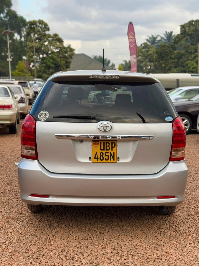 A picture of Toyota Wish 2008 model 1.8cc