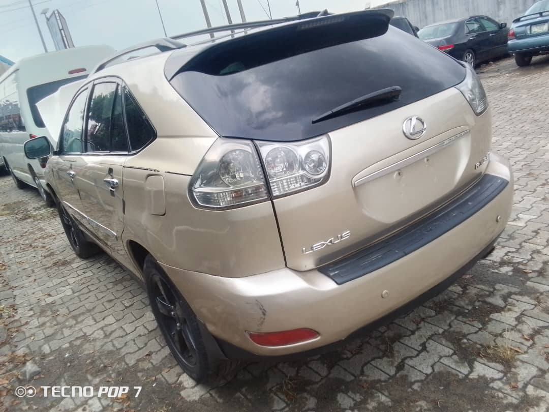 A picture of Lexus RX 300