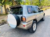 A picture of rav 4 naitupa kwa ml 8 5 tu
