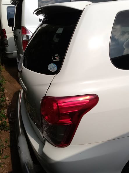 toyota fielder