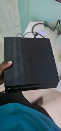 A picture of Ps4 slim