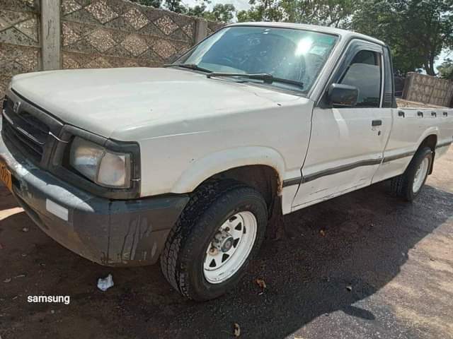 mazda b2500