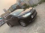 A picture of Tokunbo std Toyota Highlander 2016 model full option xle awoooot