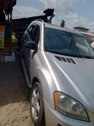A picture of Neat mercedes Benz ml359 09 10 First body AC Engine