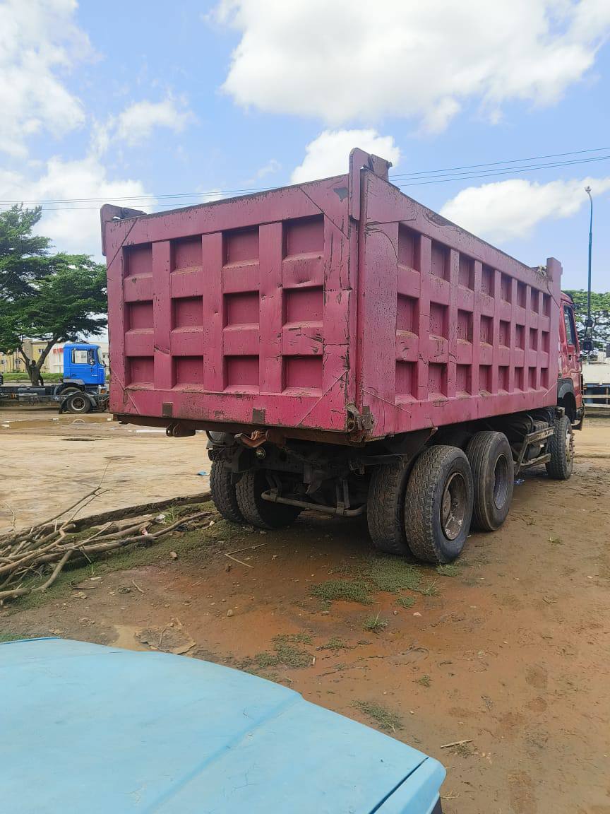 A picture of Nigerian Used Howo Truck 10 Tyres for sale...