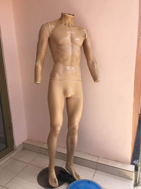 A picture of 24inch inbuilt free to air Samsung brand Mens dummy