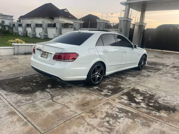 A picture of MODERATE LUXURY FOREIGN USED E350 2012 MERCEDES BENZ KEY ENTRY