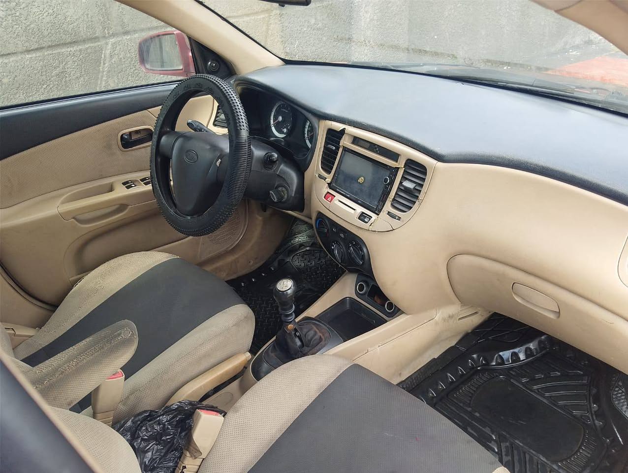 A picture of 1 430m only for this Well Maintained KIA RIO 2009