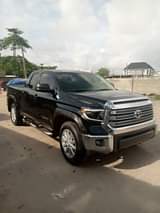 A picture of 3months used tundra 2007model upgraded to 2020 model wit iPhone