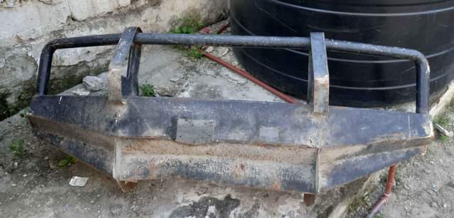 A picture of Mud sand plate LC 100 105 series bull bar