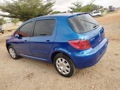 A picture of Extremely super sharp Peugeot 307 08 Model Manual Transmission Partial