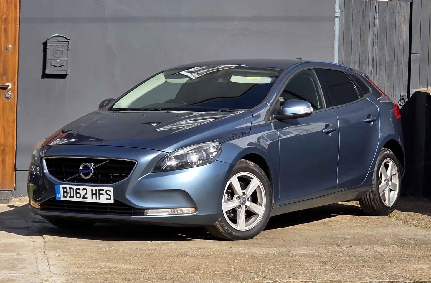 volvo v40