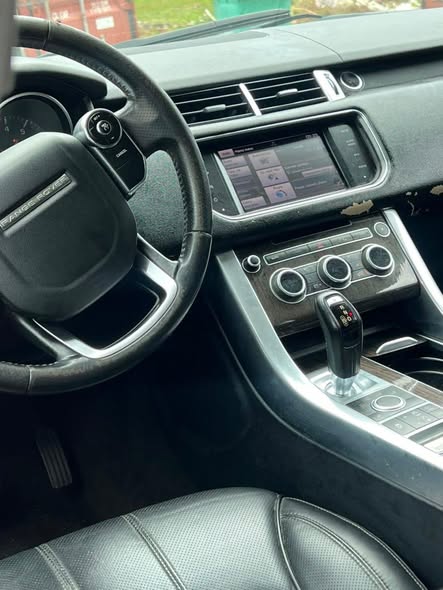 A picture of 2015 Range Rover Registered