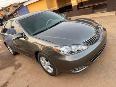 A picture of 2004 TOYOTA CAMRY
