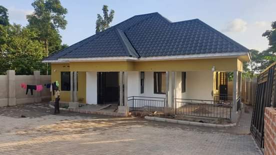 A picture of Kira Estate 3bedroom on Sale 195million on plot 13decimals Titled.