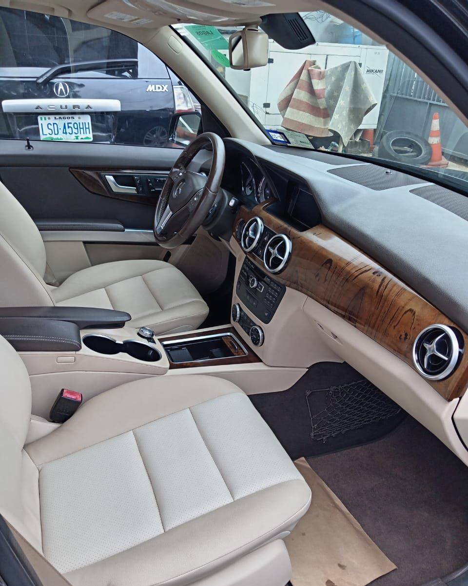 A picture of Quick deal Foreign used Mercedes Benz GLK350 2015 model direct