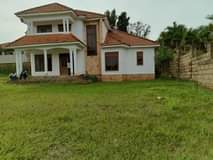 A picture of BANK PRESSURE JUCY DEAL UP FOR GRAB Posh house for