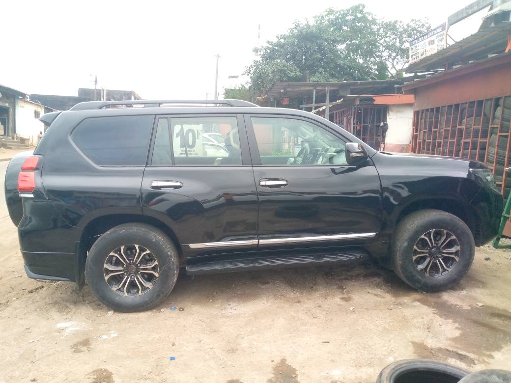 A picture of . ..vente.... Toyota Land cruiser prado TXL... anne....2016 2017