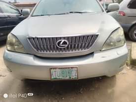 A picture of 05 RX330
