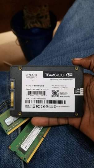A picture of 512ssd and DDR4 12gb