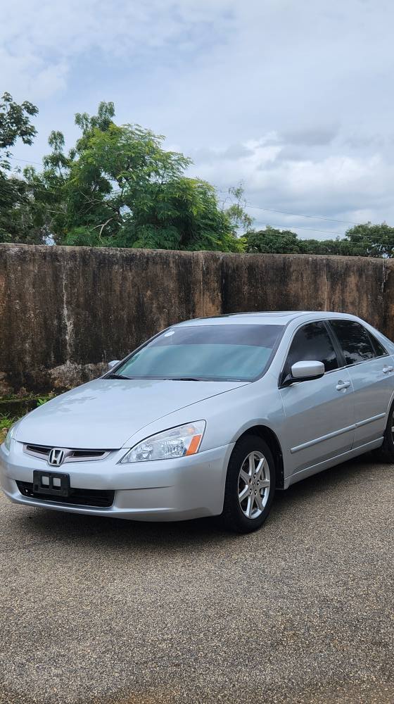 A picture of Honda Accord 2004 V6