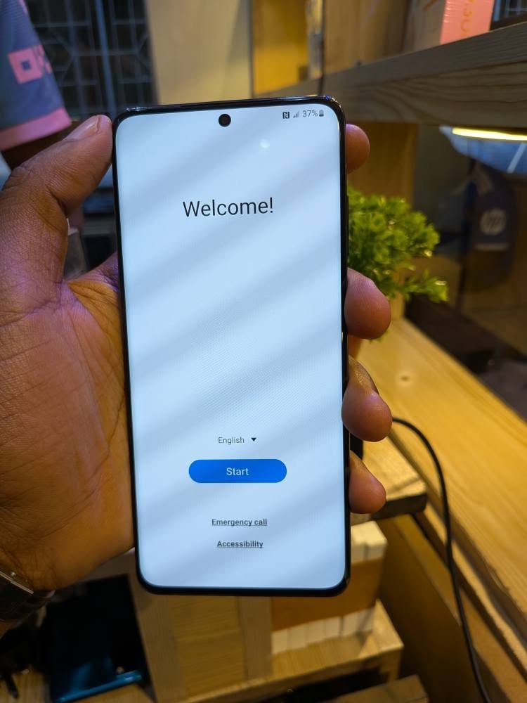 A picture of Samsung s20