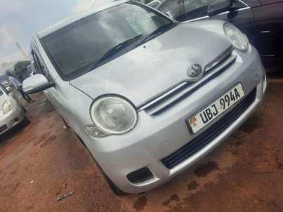 A picture of Toyota sienta