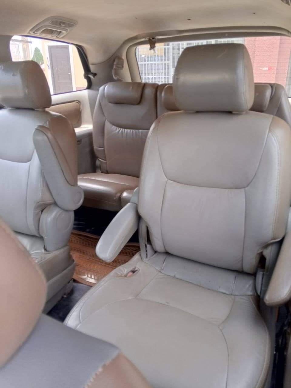 A picture of FASTFINGER 2005 MODEL TOYOTA SEINNA