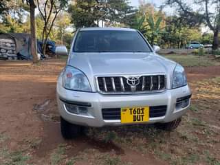 A picture of 2005 TOYOTA LANDCRUISER PRADO