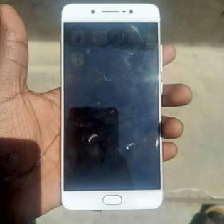 A picture of vivo x7 plus