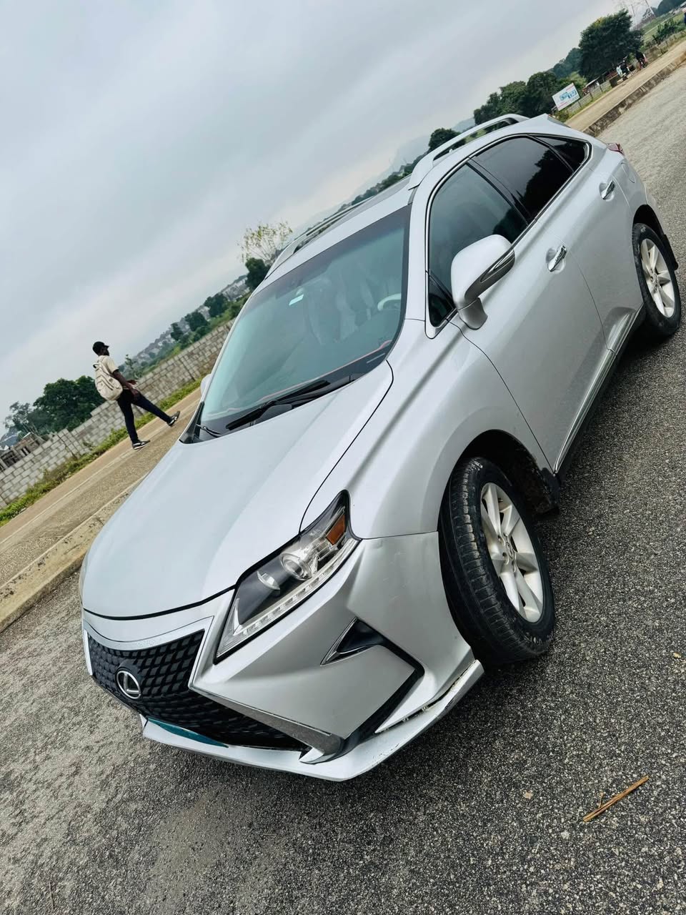 A picture of Lexus Rx350 2010 model.