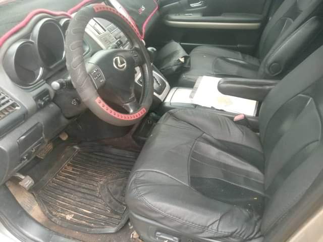 A picture of LEXUS RX330
