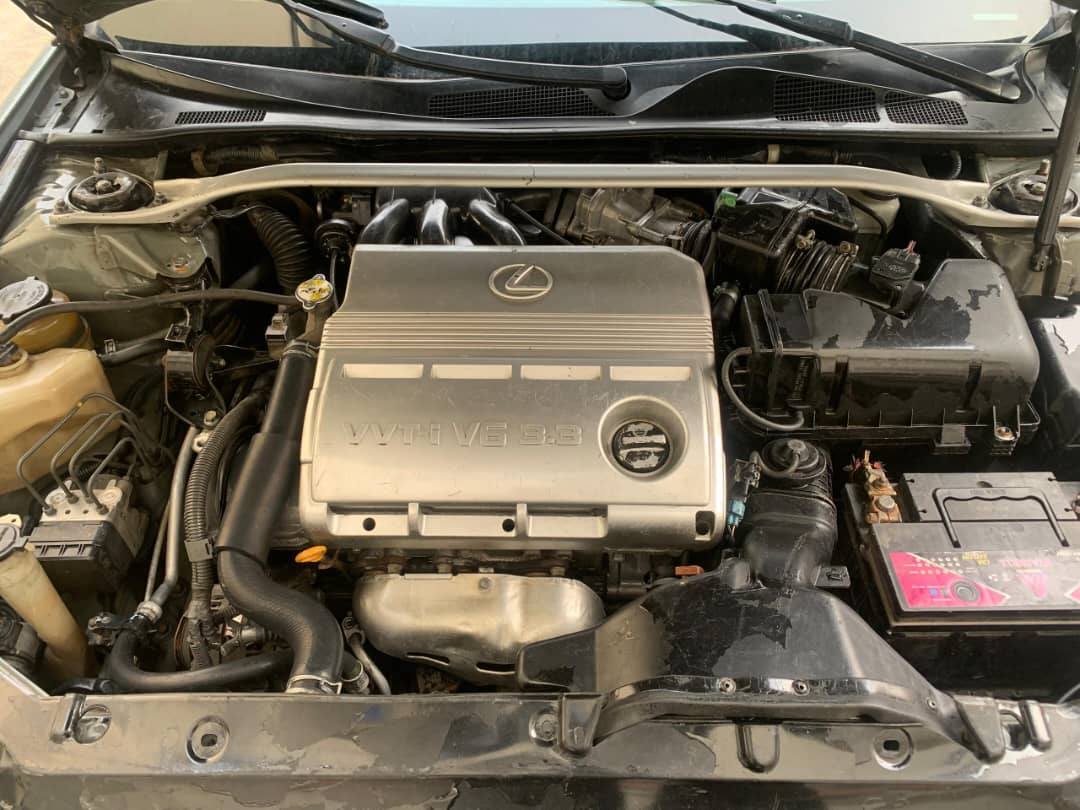 A picture of Lexus es330 2004 model Engine and gear untouched Flash on