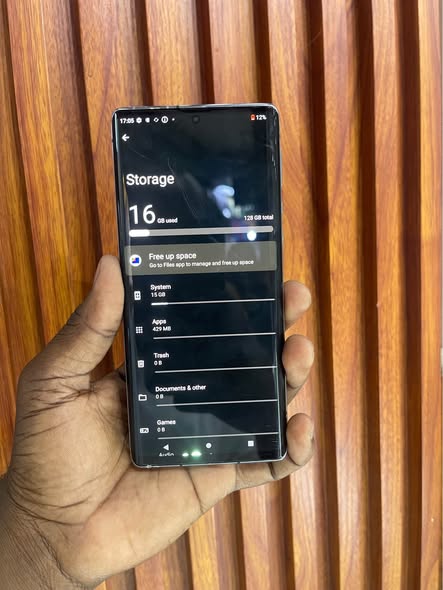 A picture of AQOUS R6 128GB Price 255 000 K koo infinix tower