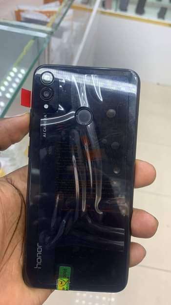 A picture of Honor 8x