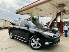 A picture of 2013 TOYOTA HIGHLANDER