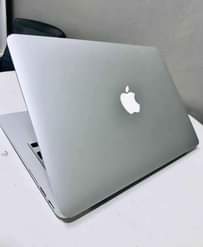 A picture of MacBook pro 2015 Retina nauza 6 50000 Ram 16 ssd
