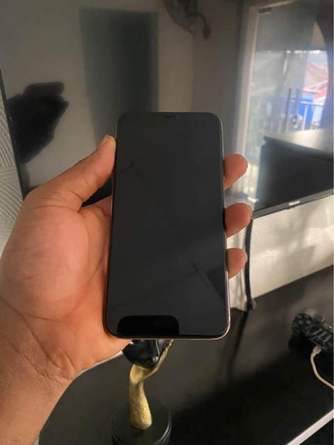 A picture of 11 Pro Max 64gb