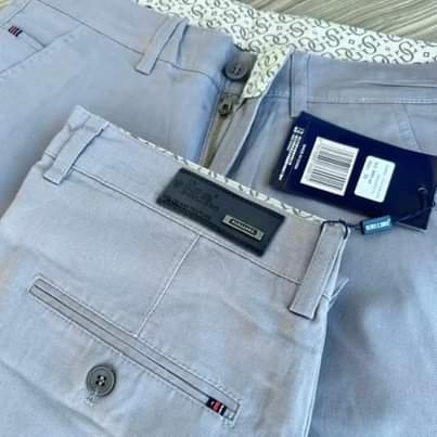 A picture of Khakis