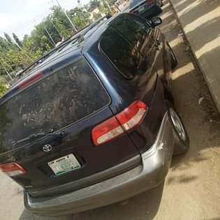 A picture of My Toyota sienna 2003 will sell at 1 650m abuja