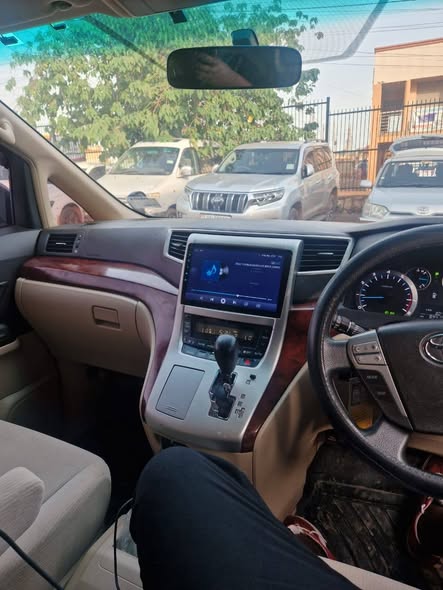A picture of Toyota alphard 2012 30m money needed