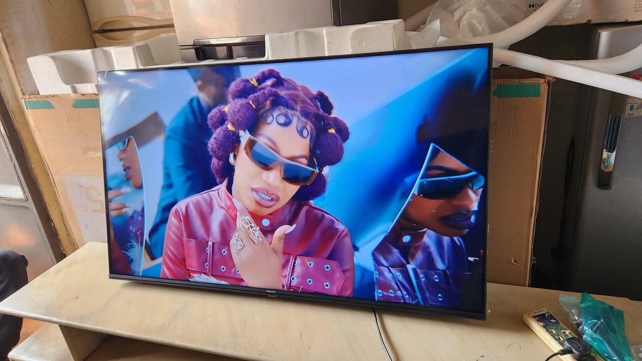 A picture of Hisense tv 50 inches smart frameless