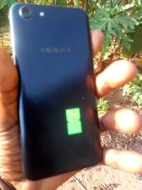 A picture of Oppo A83t 128gb 6gb ram at 135 000 minor crack