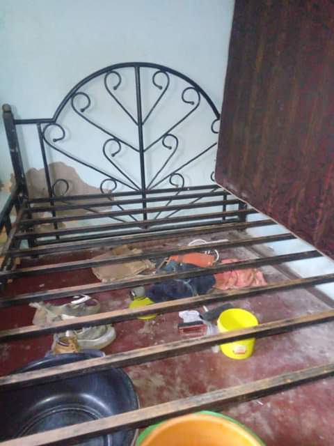 A picture of Kitanda kinauzwa 150k na dressing table 70k
