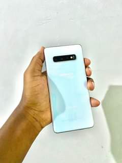 A picture of samsung s10 plus 128GB