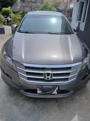 A picture of Honda crosstour 2001
